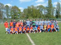 Darley Dale Juniors and Onzain football teams